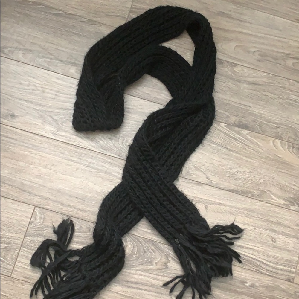 Black knit scarf